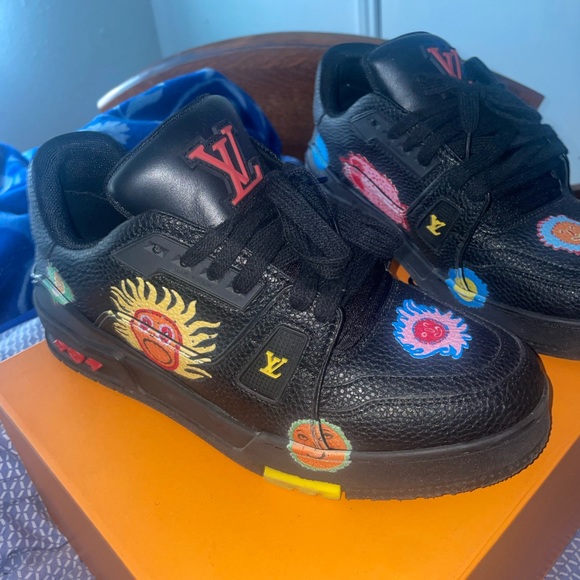 Louis Vuitton - Picture 3 of 4